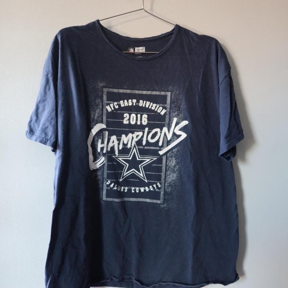 NFL Dallas Cowboys‎ T-shirt Blue Distressed Neck Champions NFC 2016 Official